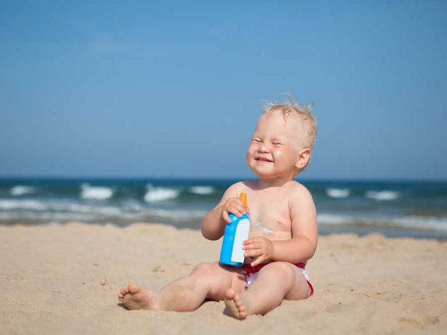 Como proteger a pele do bebé no verão?
